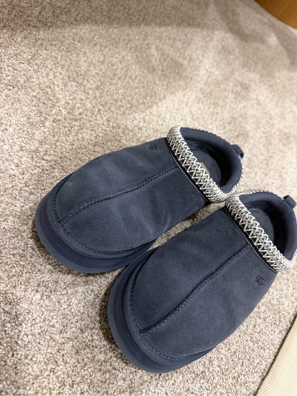 Big Kids Navy Slip-On Ugg Tasman (sz6)